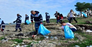 Çevre Dostu Kargocular Göl Kıyısını Temizledi