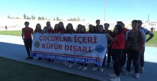 Öğrenciler, Futbolcular İle Birlikte “Küfüre Hayır” Dedi