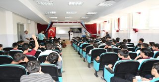 İmam Hatip Öğrencilerine İlk Dersi Rektör Gönüllü Verdi