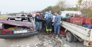 İki Araç Çarpıştı, Kara Yolu Zeytin Tarlasına Döndü