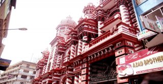 Hint Okyanusunun Ortasında Kırmızı Mescit