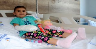 Küçük Zeynep Artık Parmaklarını Kullanabilecek