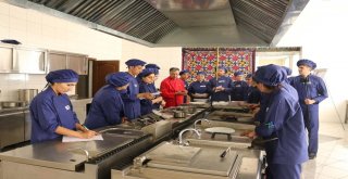 Tikadan Tacikistanda Turizm Eğitimi