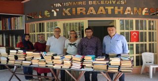 Yunusemre Kent Konseyinden Millet Kıraathanesine Kitap Desteği