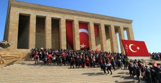 Cumhuriyetin Yıl Dönümünde Anıtkabiri Ziyaret Eden Yaşlı Çift Duygulandırdı