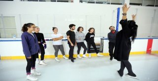 Yenimahallenin Senkronize Buz Takımı Kampta