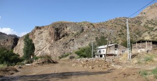 Erzurumda Sel Ulaşımı Aksattı