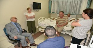 Vali Köşger, Kalp Krizi Geçiren Başkan Büyükyapıcıyı Ziyaret Etti