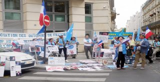 Uygur Türkleri Pariste Çin Konsolosluğu Karşısında Gösteri Yaptı