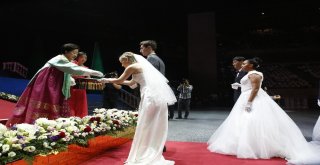 Güney Korede Binlerce Çift Aynı Anda Evlendi