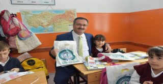 Kızılcahamam Belediyesinden Okullara Kırtasiye Desteği
