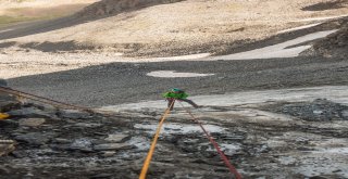 Küresel Isınmaya Dikkat Çekmek İçin 3 Bin Km Yol Yapıp Buzullara Tırmandılar