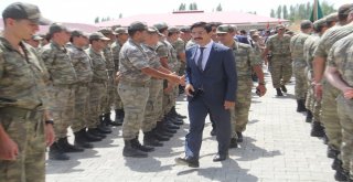 Kaymakam  Öztürk Polis, Asker Ve Vatandaşların Bayramını Kutladı