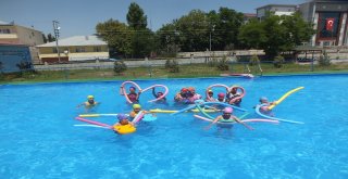 Malazgirt Belediyesinden Çocuklar İçin Yüzme Havuzu