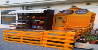 (Özel) Ukraynalı Çift Polonyanın En Küçük Kafeteryasını Açtı