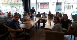 32 Yıl Sonra Aynı Sırala Oturup Hasret Giderdiler