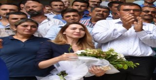 Yeldana Alkış Ve Gözyaşlarıyla Veda