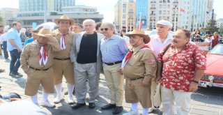 İstiklal Caddesini Rengarenk Klasik Araçlar Süsledi