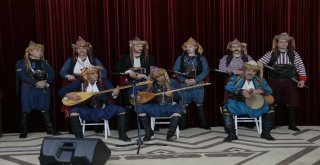Kütahyada Zeybek Alayı Sahne Sunumu İle Erkek Koleksiyonu Sergisi