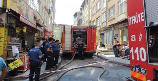 7 Katlı Binada Çıkan Yangında Mahsur Kalan 10 Kişi İtfaiye Tarafından Kurtarıldı