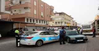 Dur İhtarına Uymayan Otomobil Polis Aracına Çarptı