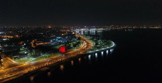 (Özel Haber) İstanbulun Surları Kırmızı Beyaza Büründü