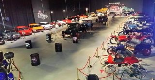 Otomobil Tutkunlarını Buluşturan Müze