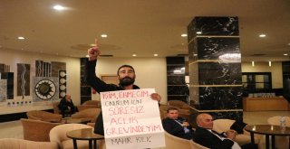 İzmir Büyükşehir Belediyesinde İşten Atılan İşçi Chplilerin Toplantı Yaptığı Otelde Eylem  Yaptı