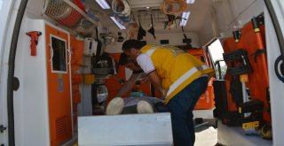 Sivasta Hafif Ticari Araç İle Otomobil Çarpıştı: 6 Yaralı