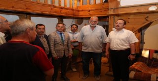 Vali Pehlivandan Geçmişi Geleneksel Araç Gereçlerle Yaşatmaya Çalışan Habip Ekovana Teşekkür Belgesi