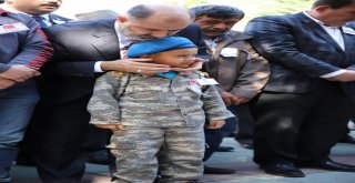 Şehit Ağabeye Kamuflajlı Uğurlama