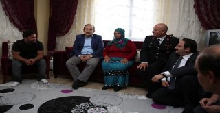 Vali Ali Hamza Pehlivan Şehit İdris Karakaşoğlunun Ailesini Ziyaret Etti