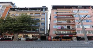 Depremin Merkezinde Onlarca Aile Pisa Kulelerinde Yaşıyor