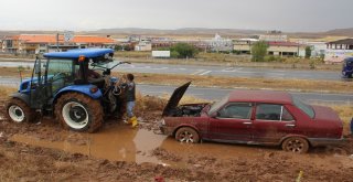 Çamurdan Kurtarmak İstediği Otomobilini Yaktı