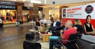 Gamze Erdenin İmza Günü Ve Paneli Büyük İlgi