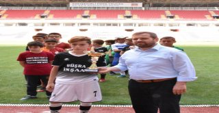 Dev Statta Bu Sefer Minikler Mücadele Etti