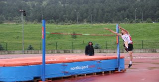 Atletizm 4. Uluslararası Sprint Ve Bayrak Yarışmaları Kupası Yoğun Yağmur Altında Devam Ediyor