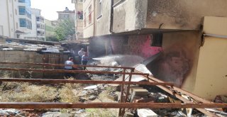 Karamanda Tutuşan Tahta Parçaları Korkuttu
