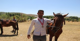 Solhanda Yöresel At Yarışları İle Çifte Kutlama