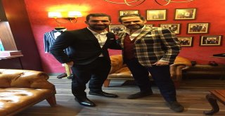 Yamalı Pantolonlu Çocuk Şimdi Ünlüleri Giydiriyor