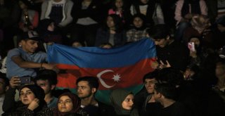 Şölenlerde Sahne Sırası İlyas Yalçıntaş Ve Azerindeydi