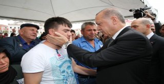 Cumhurbaşkanı Erdoğan, Şehit Anne Ve Bebeğinin Cenaze Töreninde