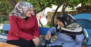 Bayan Çolakbayrakdar Yeni Kocasinanlıları Ziyarete Devam Ediyor