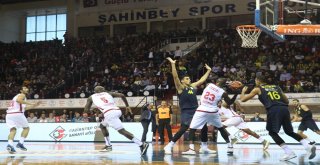 Tahincioğlu Basketbol Süper Ligi: Gaziantep Basketbol: 55 - Fenerbahçe: 67