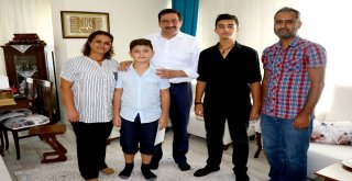 Hem Bayramlaştı Hem De Doğum Gününü Kutladı