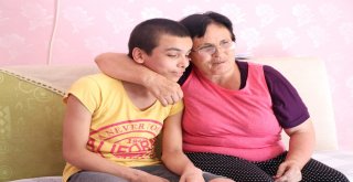 (Özel) Ölüm Tehdidiyle Eşinden Ayrıldı Sokağa Atıldı