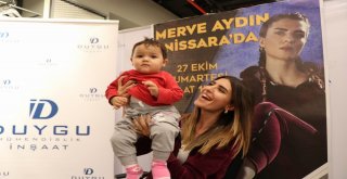 Survivor Merve Aydın, Nissara Avmde İmza Gününe Katıldı