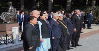 Tbmm Başkanı Yıldırım Azerbaycan Ve Türk Şehitliklerini Ziyaret Etti