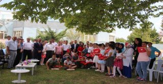 Kaymakam Sezgin, Şehit Mezarlarına Karanfil Bıraktı