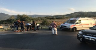 Lastiği Patlayan Motosiklet Otomobile Çarptı